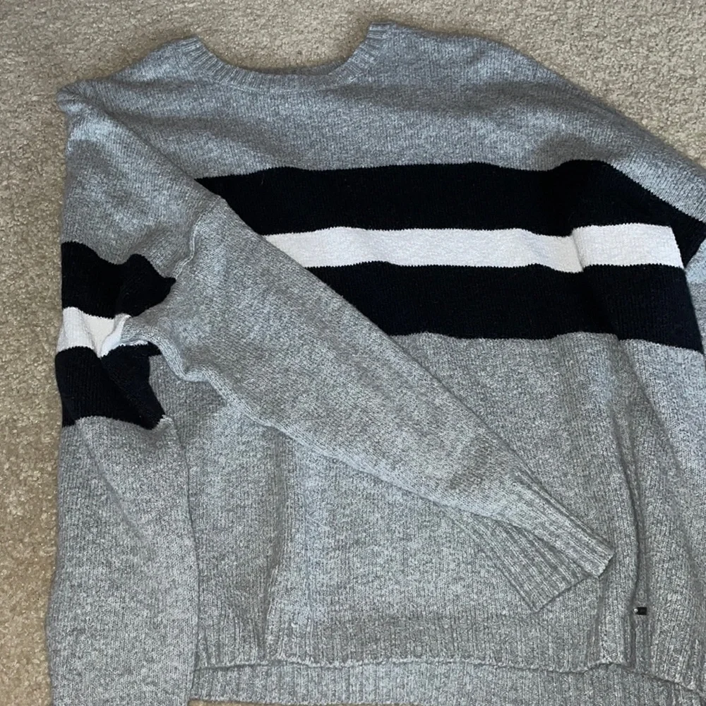 grey sweater - Picture 1 of 3